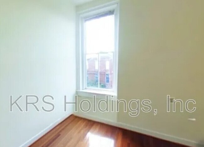 Building Photo - 123 E Broad St