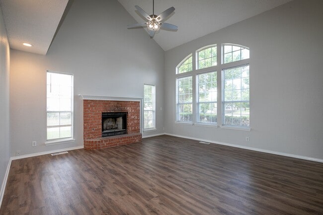 Building Photo - Gorgeous 4 Bedroom Remodel, Union Schools!