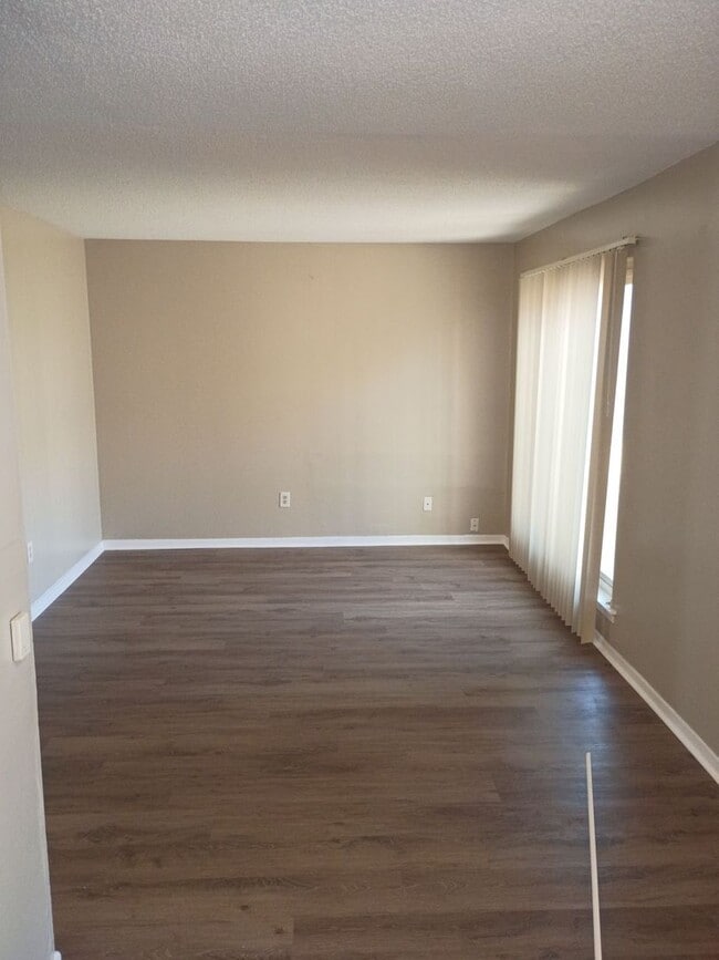 Building Photo - 2 bed 2 bath apartment | Hickory Hill