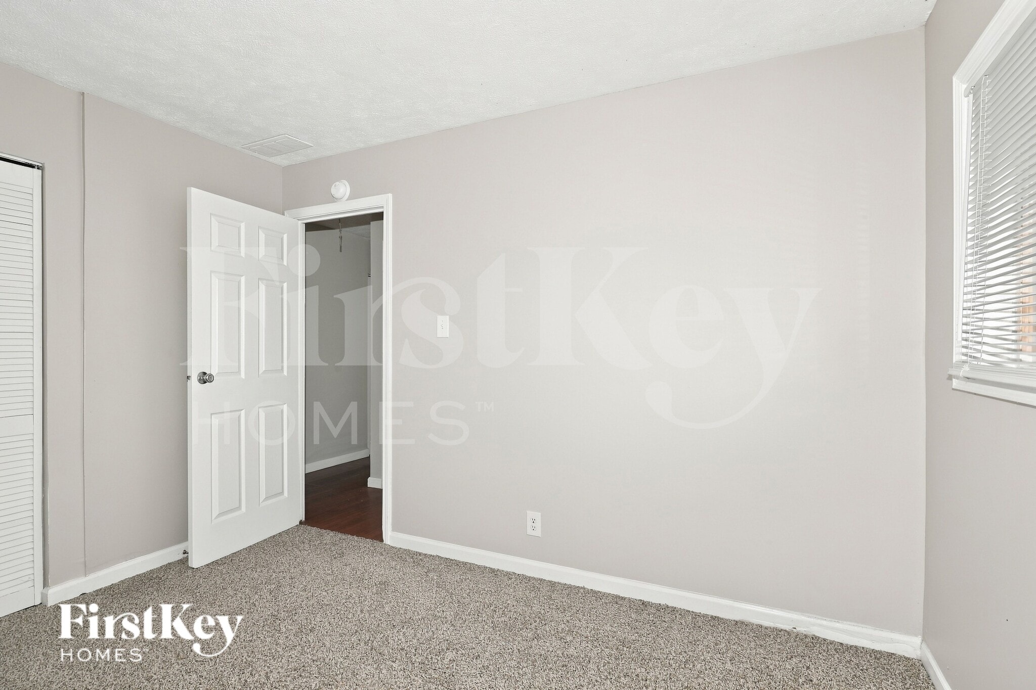 Building Photo - 4801 Leone Dr