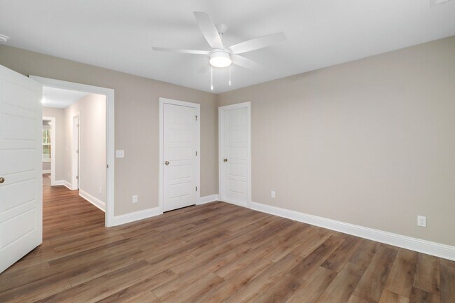 Building Photo - 204 Pineland Dr