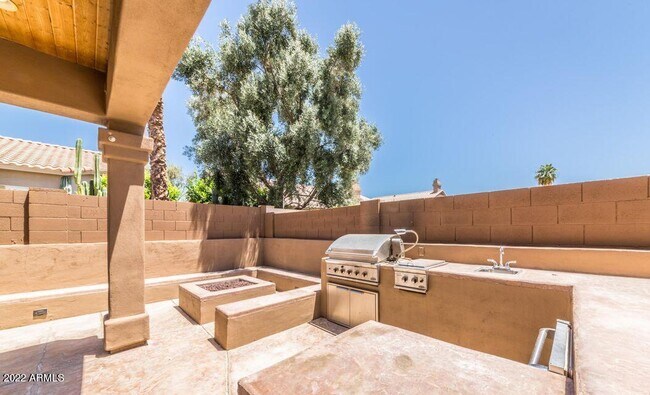 Building Photo - 13352 W Alvarado Dr