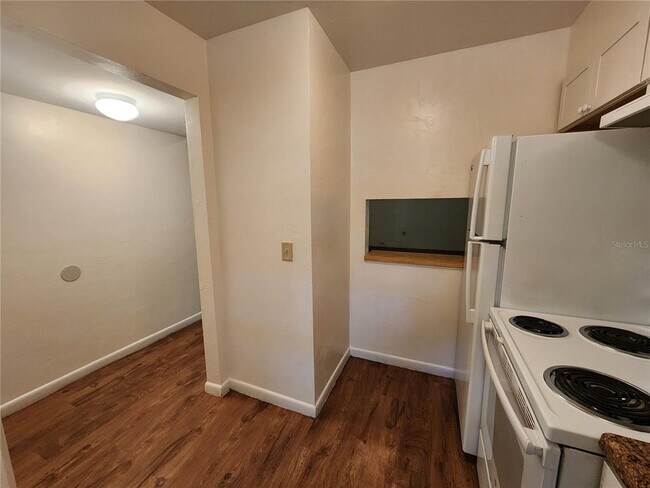 Building Photo - 208 NE 7th Pl