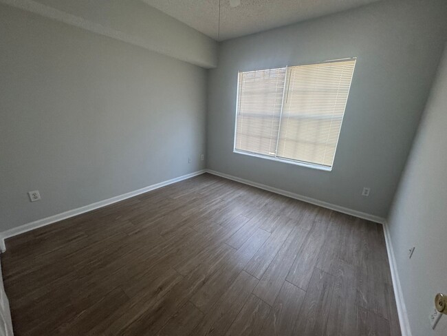 Building Photo - Nice 2 bedroom, 2 bathroom condo in the he...