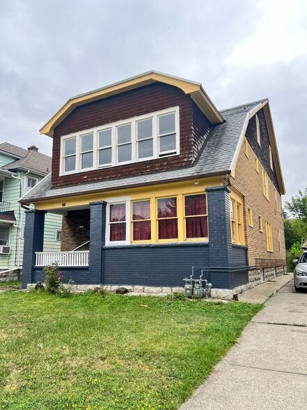 Building Photo - 313 Lasalle Ave
