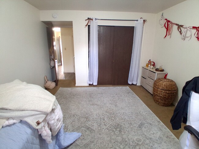 Building Photo - 243 E 400 N