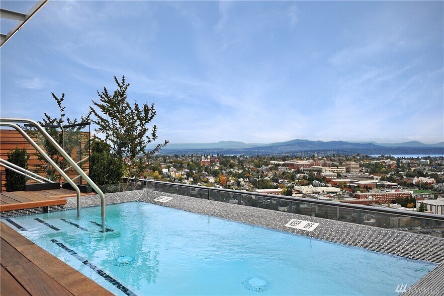 Building Photo - 1321 Seneca St