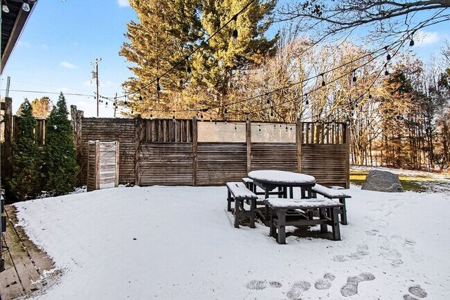 Building Photo - 704 24th Ave