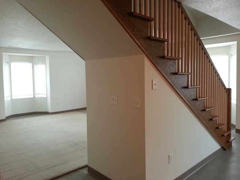 Building Photo - 943 S Gilbert St