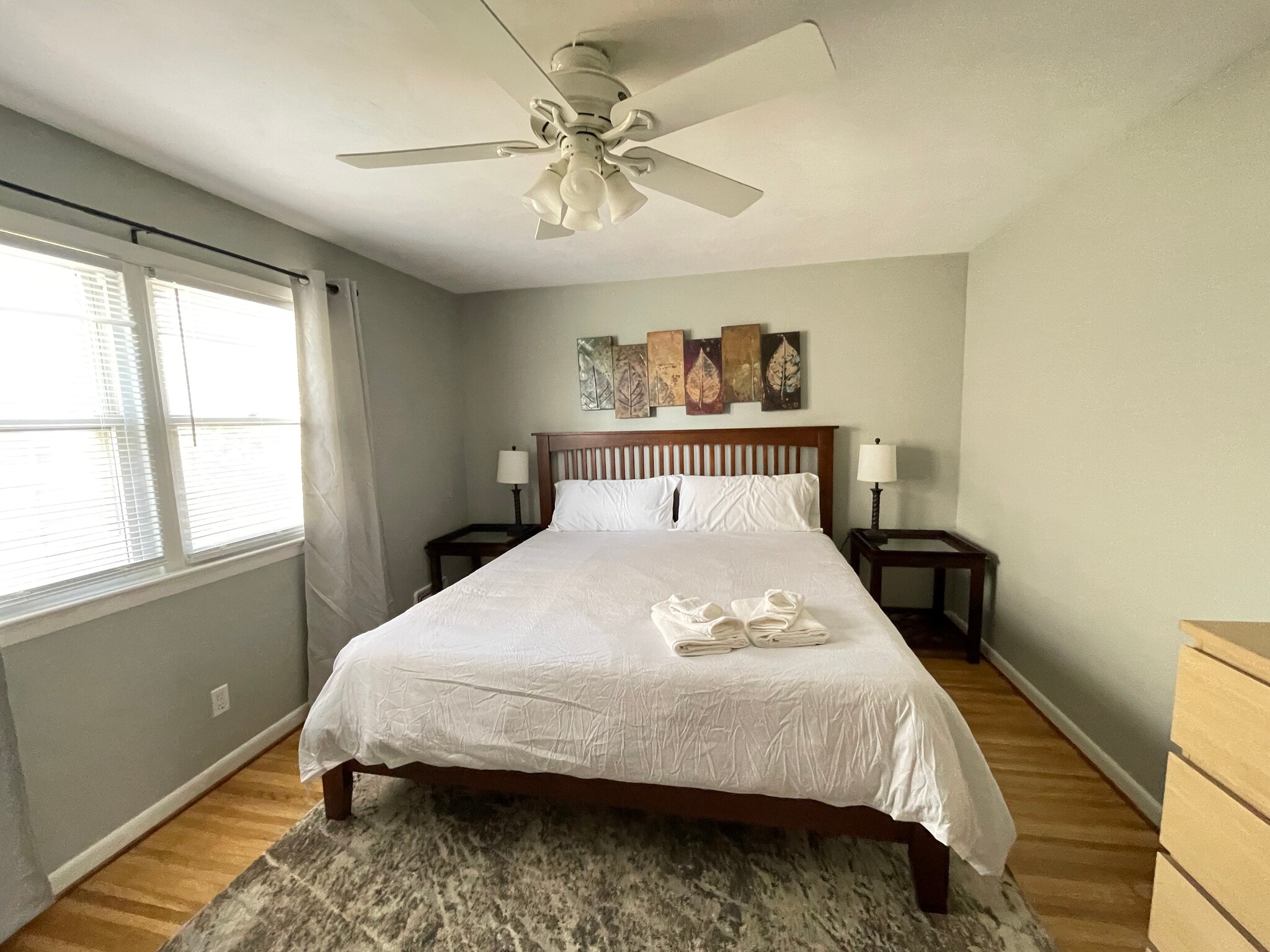 Master bedroom king size bed - 68 Stanford Rd W