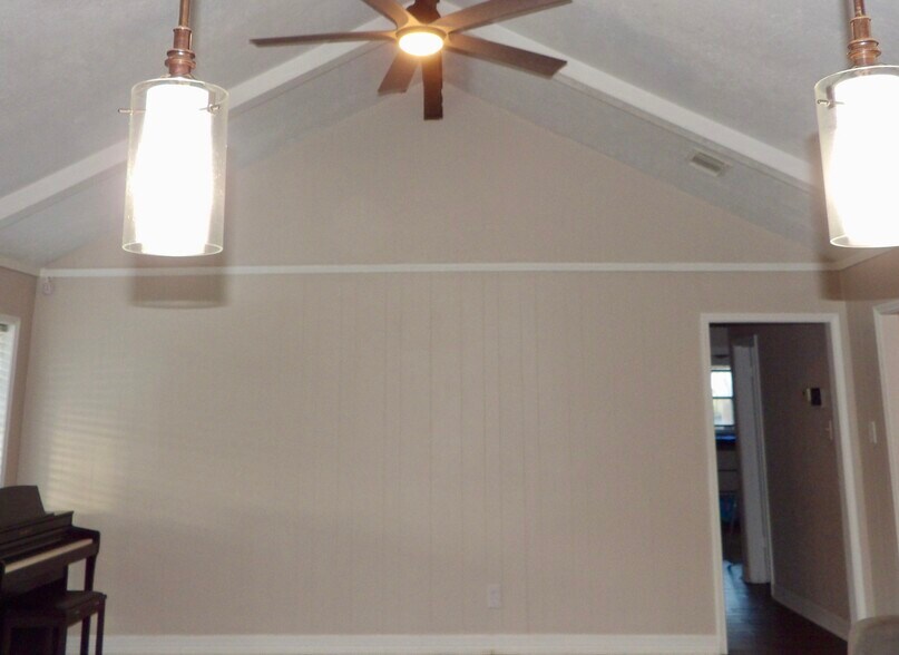Building Photo - 13711 Oleoke Ln