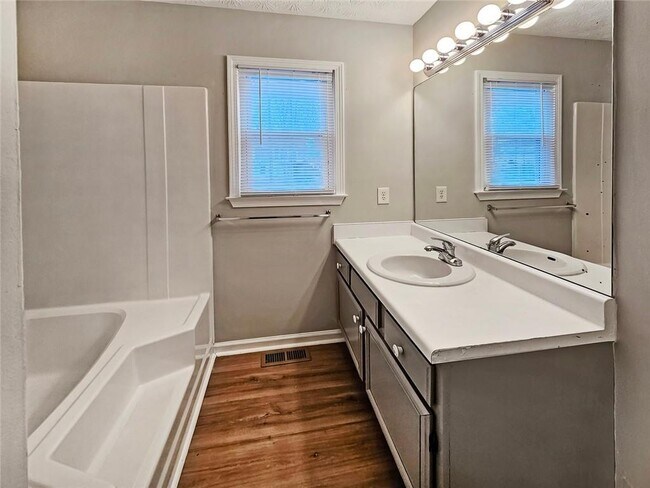 Building Photo - 271 Ridge Run Dr