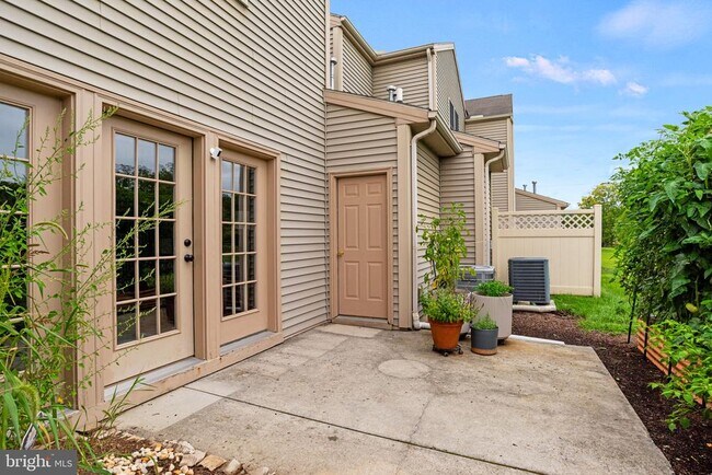 Building Photo - 2082 Deer Run Dr