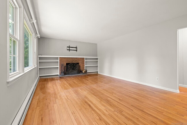 Building Photo - 61 Knollwood Dr