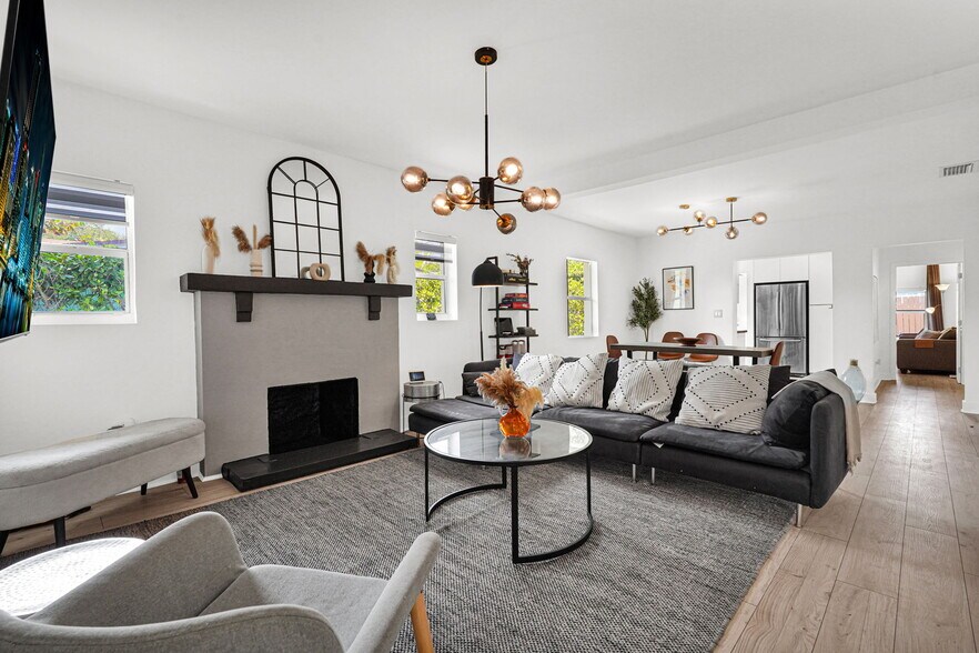 Building Photo - 37 NW 47th St