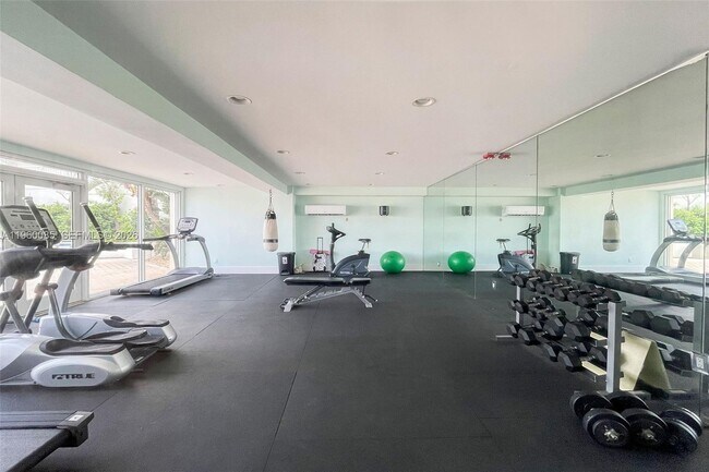 Building Photo - 5415 Collins Ave