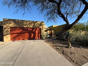 Building Photo - 1401 E English Ivy Ct