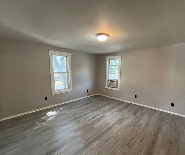Building Photo - 1106 Rixon St