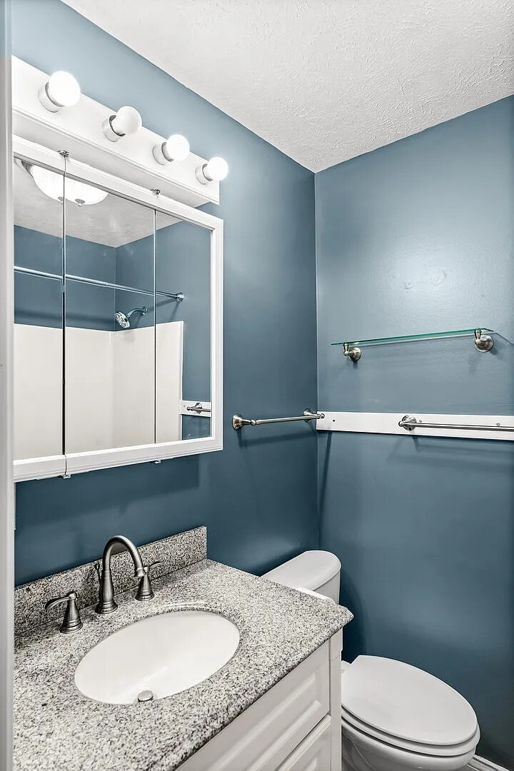 Bathroom - 501 E Cherry St