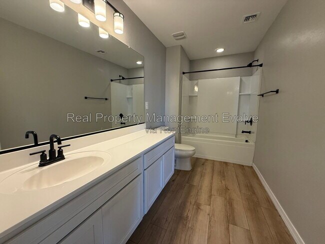 Building Photo - 5618 N 87th Dr