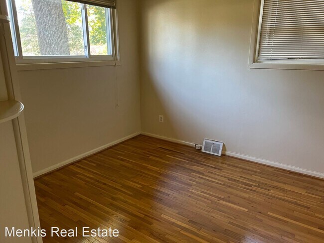 Building Photo - 3 br, 2 bath House - 3906 Denfeld Avenue