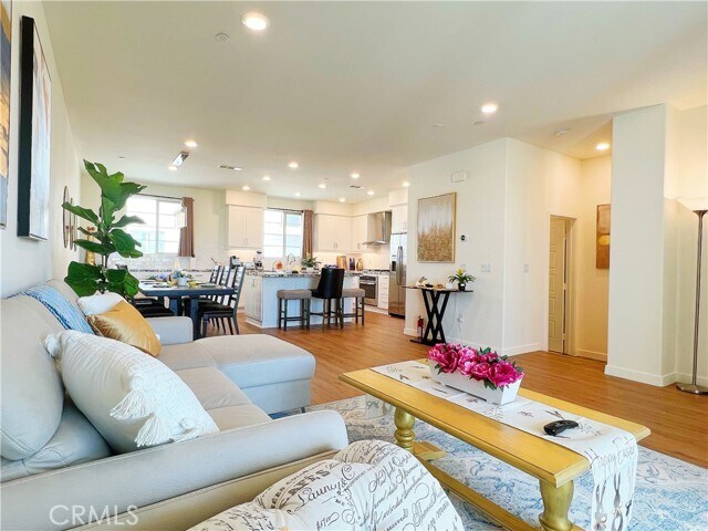 Building Photo - 103 Cadence