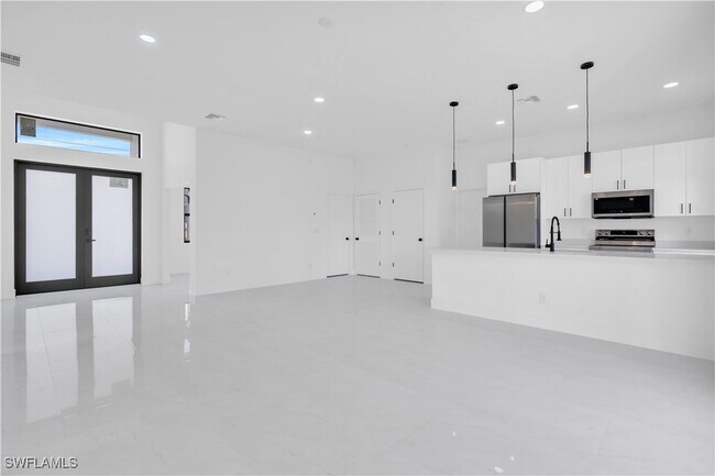 Building Photo - 2815 32nd St W
