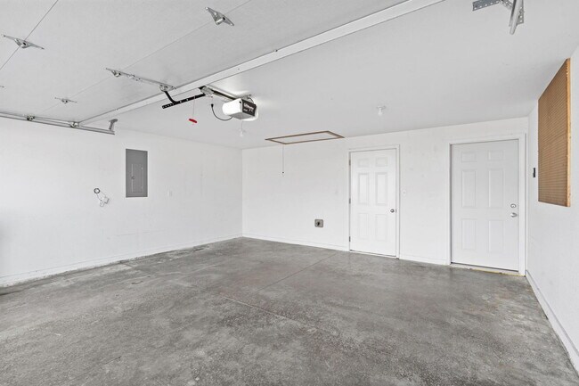 Building Photo - 5104 Sandstone Dr