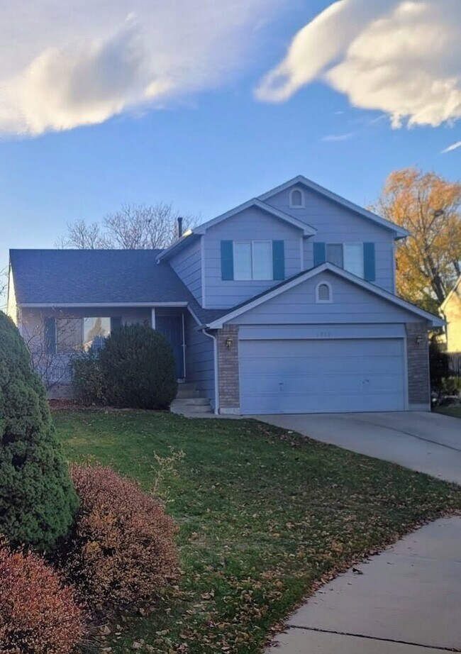 Primary Photo - Spacious 3-Bed, 3-Bath Home with Finished Basement and Huge Backyard on Quiet Cul-de-Sac