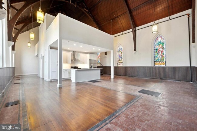 Building Photo - 430 York Rd