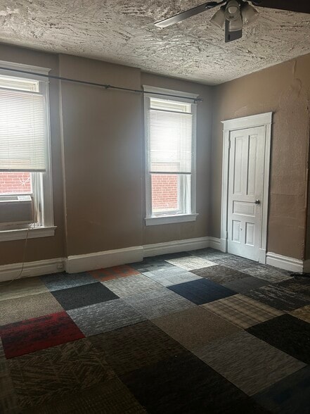 Building Photo - 3965 N 21st St