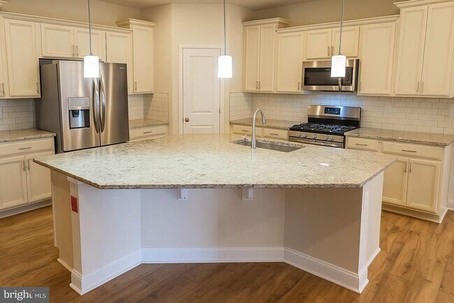 Building Photo - 5544 Old Colony Ct