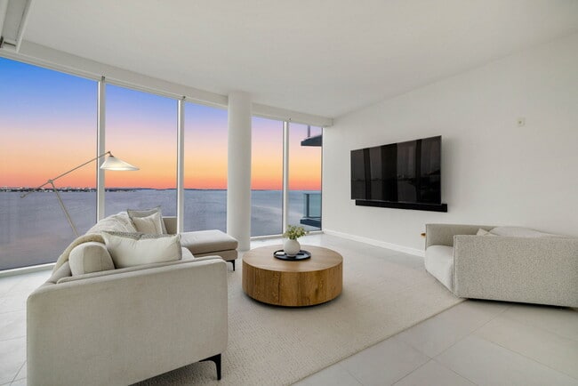 Building Photo - 2900 W Bay to Bay Blvd