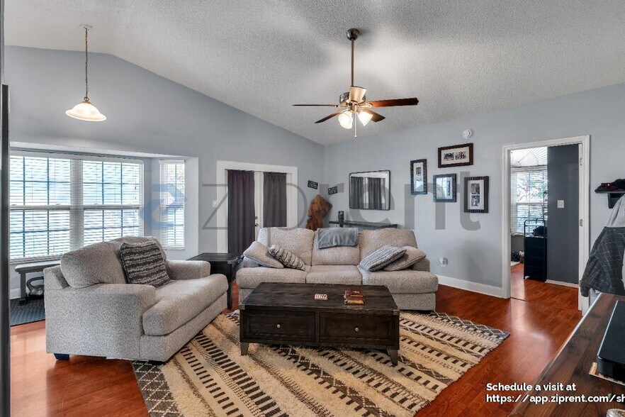 Building Photo - 208 Pap Finn Ct