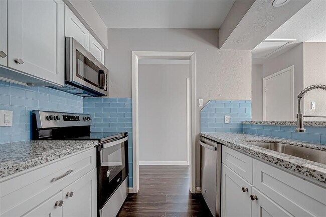 Building Photo - 7315 Housman St