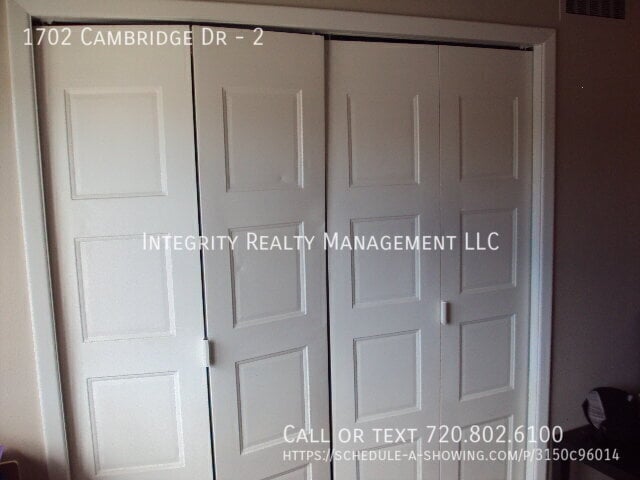 Building Photo - 1702 Cambridge Dr