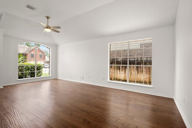 Building Photo - 16014 Lakestone Dr