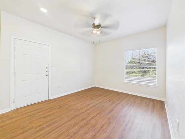 Building Photo - 2320 Gracy Farms Ln