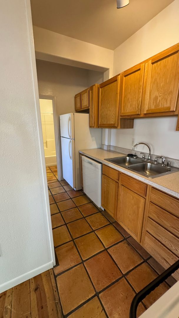 Building Photo - Cute Bungalow - 2Bed 1Bath - Duplex in Downtown Grand Junction!!!