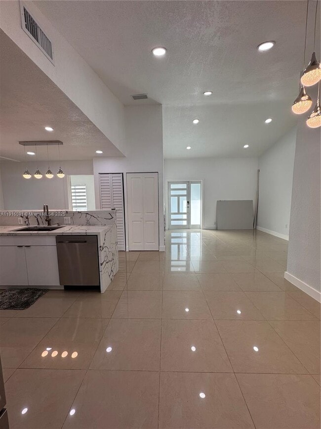 Building Photo - 20521 SW 125th Ave