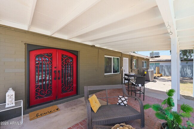 Building Photo - 2302 W Berridge Ln