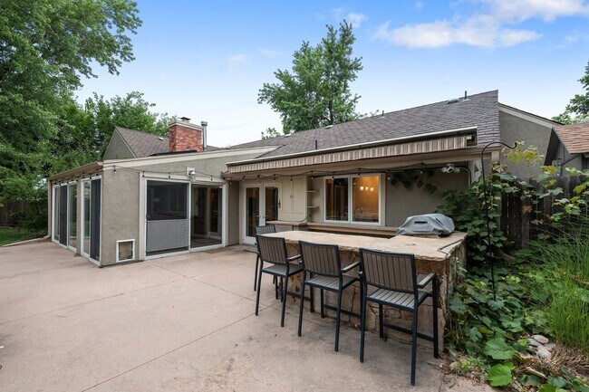 Building Photo - 2226 S Beeler Way