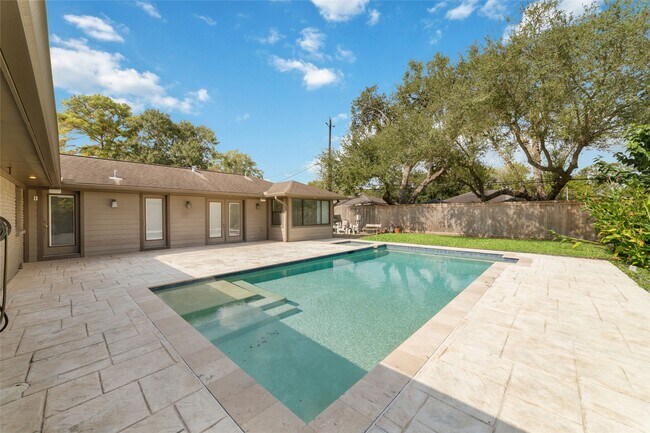 Building Photo - 5438 Briarbend Dr