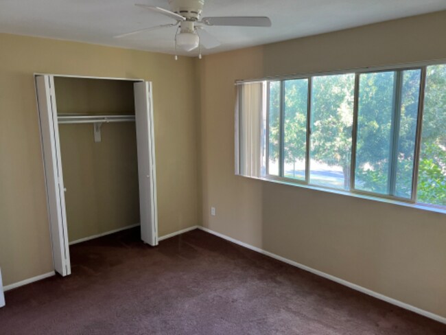 Building Photo - 122 S Hardy Dr
