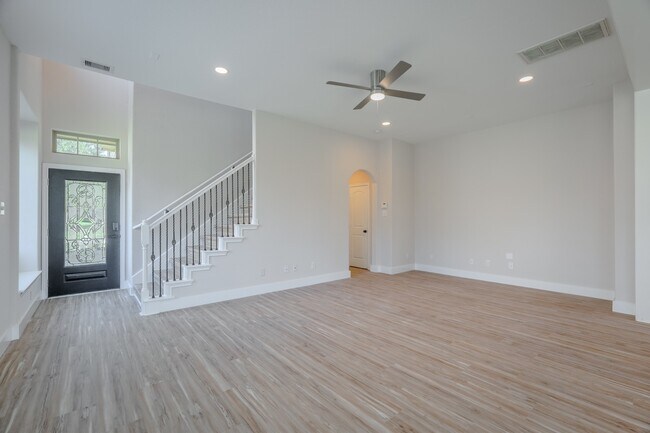 Building Photo - 118 Cheswood Manor Drive