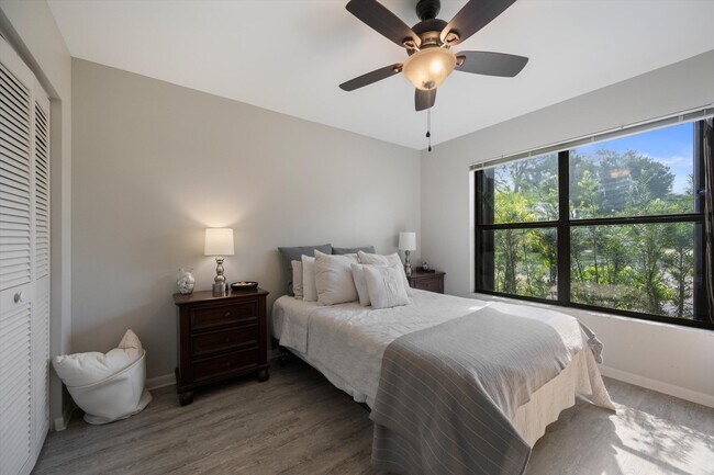 Building Photo - 2482 Bedford Mews Dr