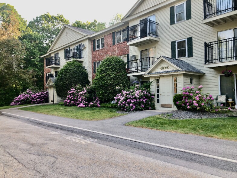 Building Photo - 3 Oak Hill Ln