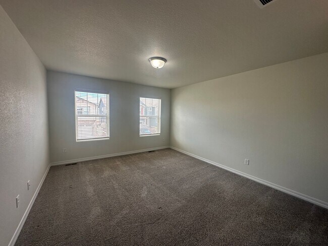 Building Photo - Modern 3-Bed, 3-Bath Home in District 20!!