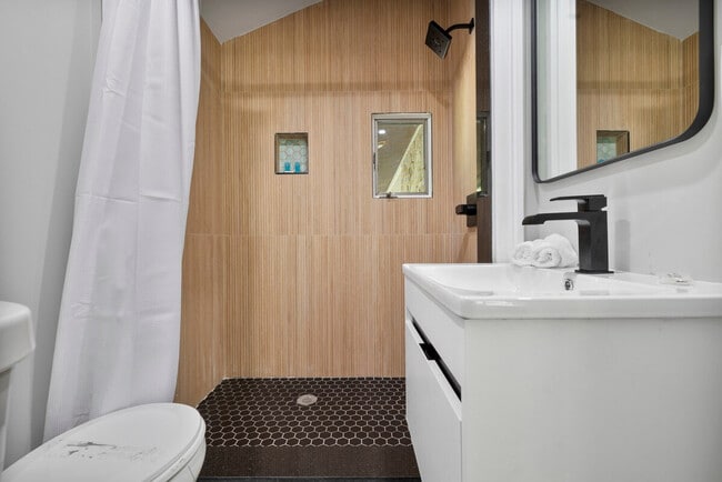 Building Photo - 2A Cherry Ln