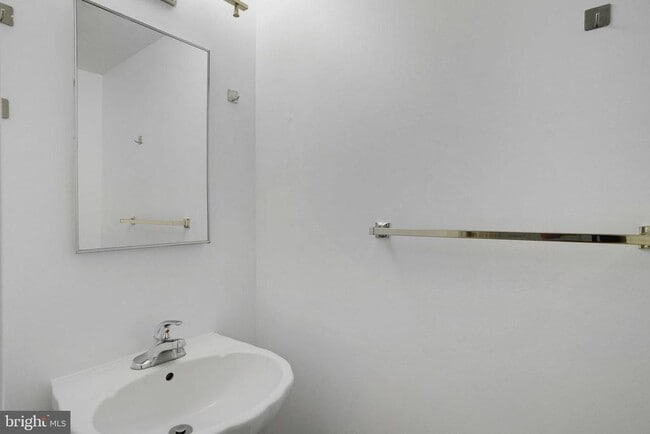 Building Photo - 1309 N Van Dorn St